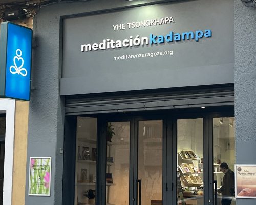 ENTRADA DEL LOCAL A MEDITA EN ZARAGOZA