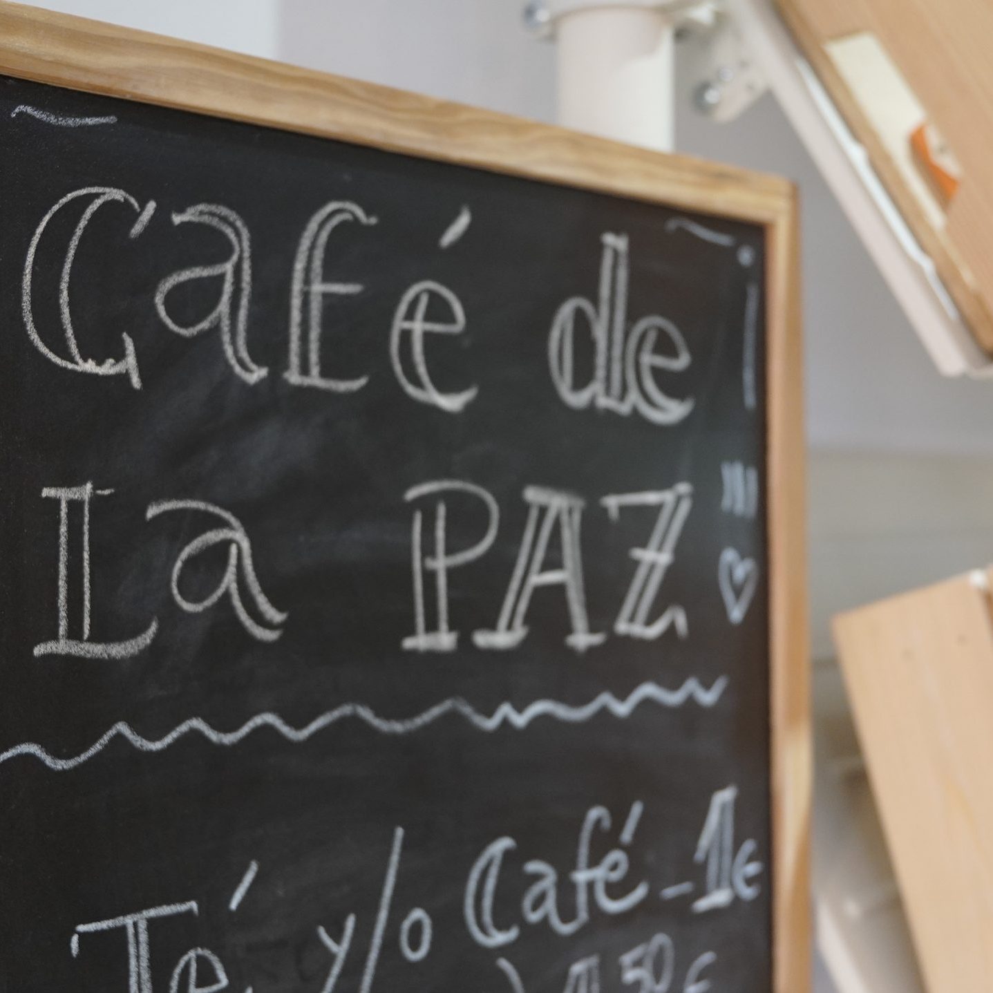 FOTO DE UN CARTEL DEL CAFÉ DE LA PAZ