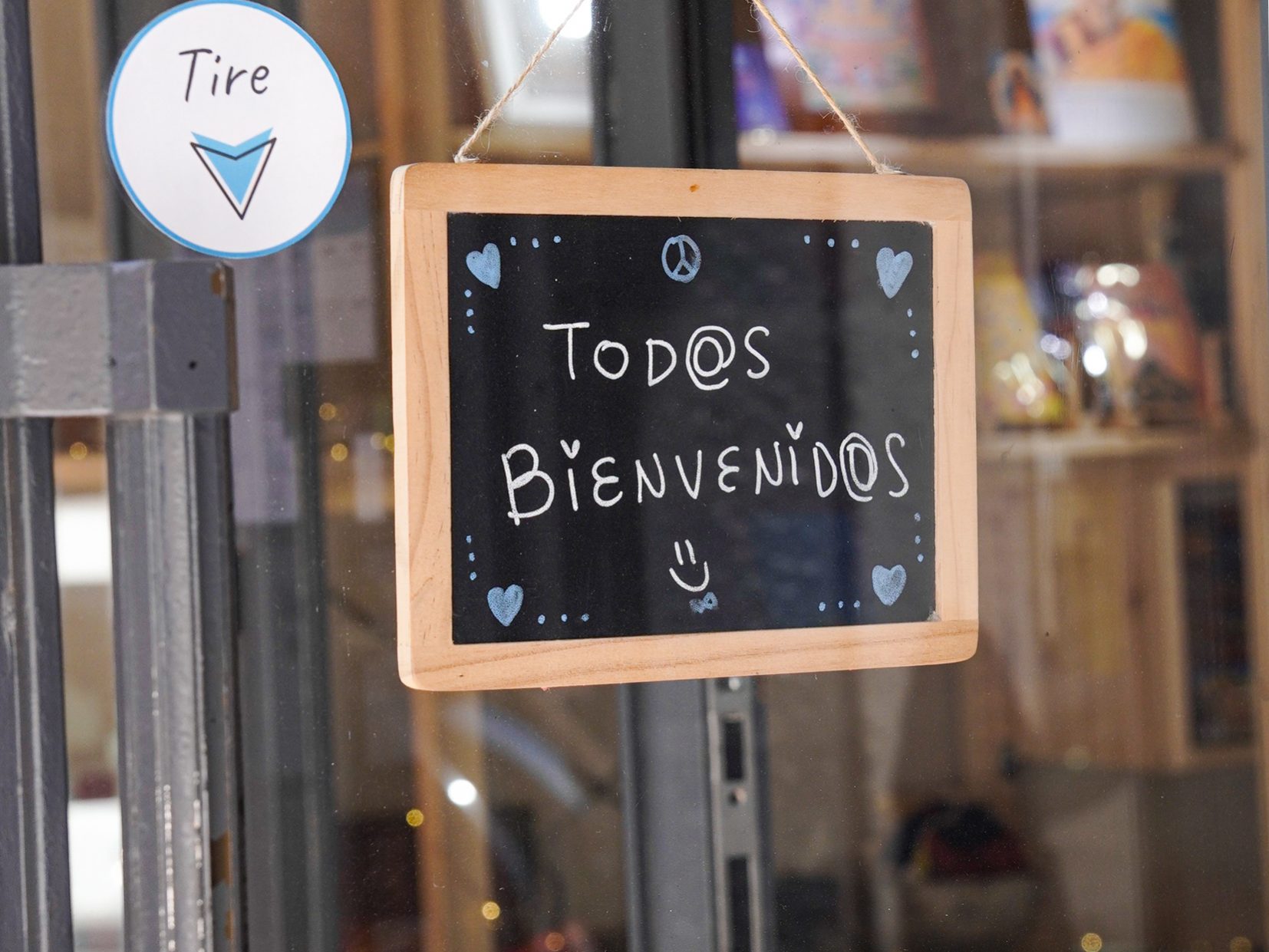 FOTO DE UN CARTEL DE BIENVENIDA