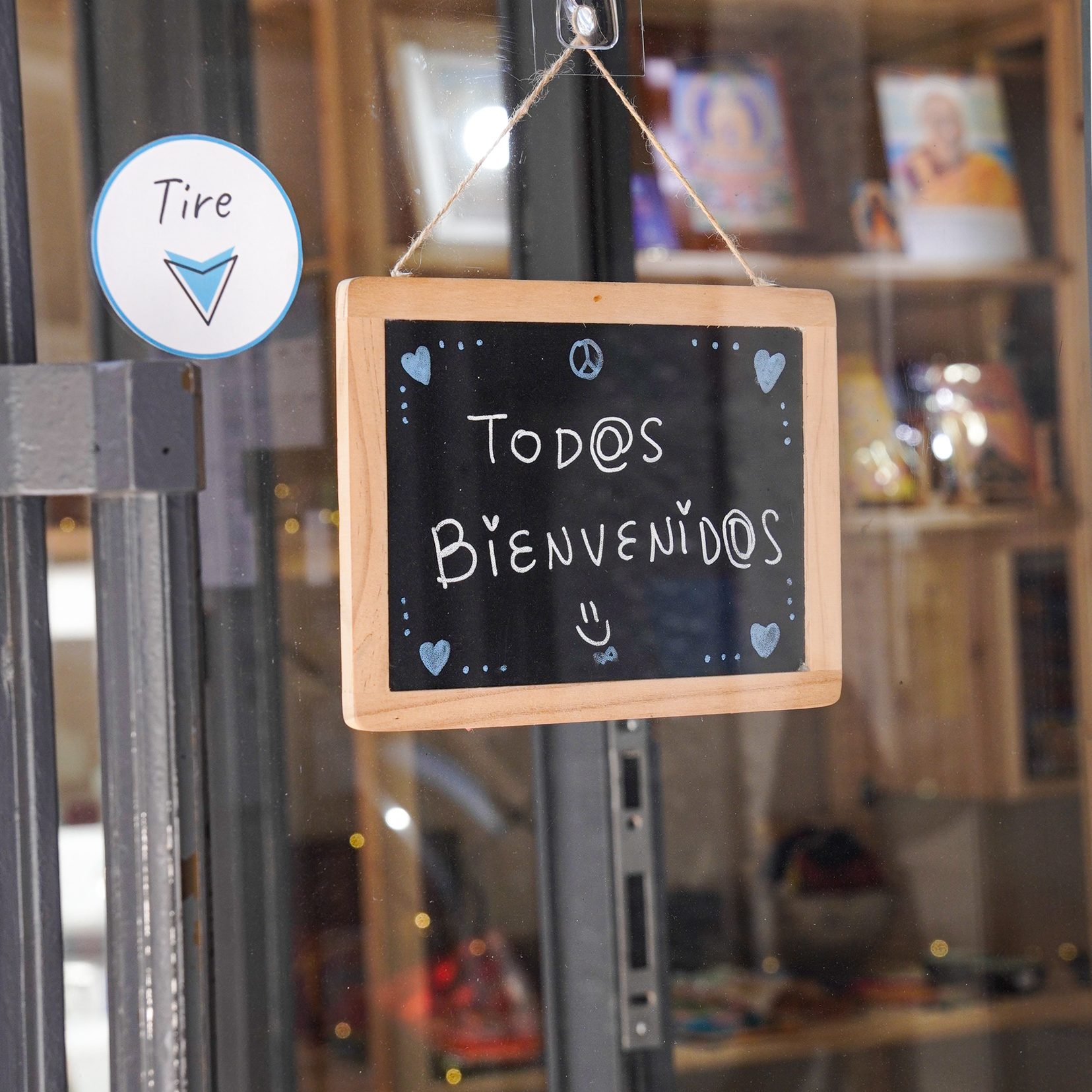 FOTO DE UN CARTEL DE BIENVENIDA